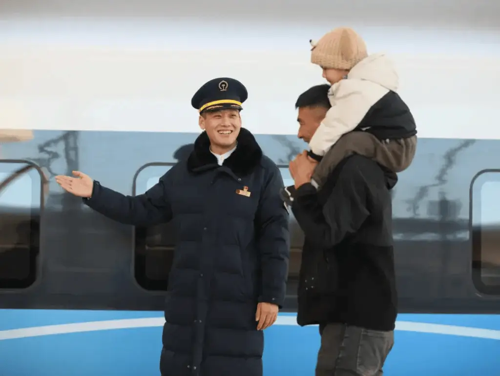 2024春运火车票开售！热门城市和线路曝光，你抢到票了吗？  第3张