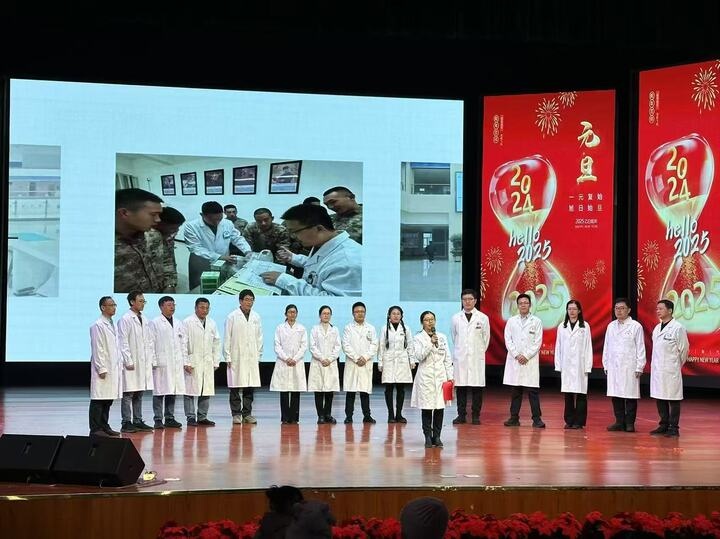连霍情长：霍尔果斯人民医院的温情故事，为何让全场泪目？  第2张