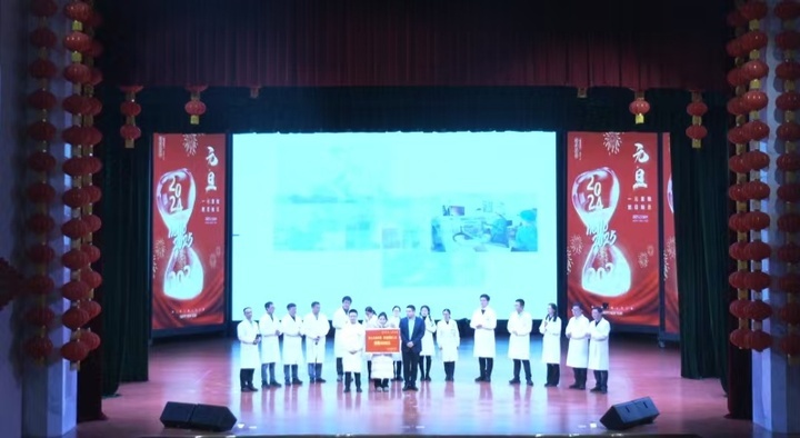 连霍情长：霍尔果斯人民医院的温情故事，为何让全场泪目？  第3张