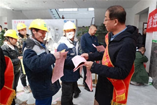 春节临近，乌兰察布市如何确保农牧民工安心返乡？揭秘‘五四三二一四函一单双驻双查’工作机制