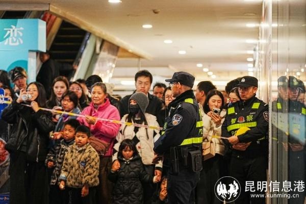 昆明跨年夜97.5万人次狂欢！警方如何确保安全无虞？  第2张