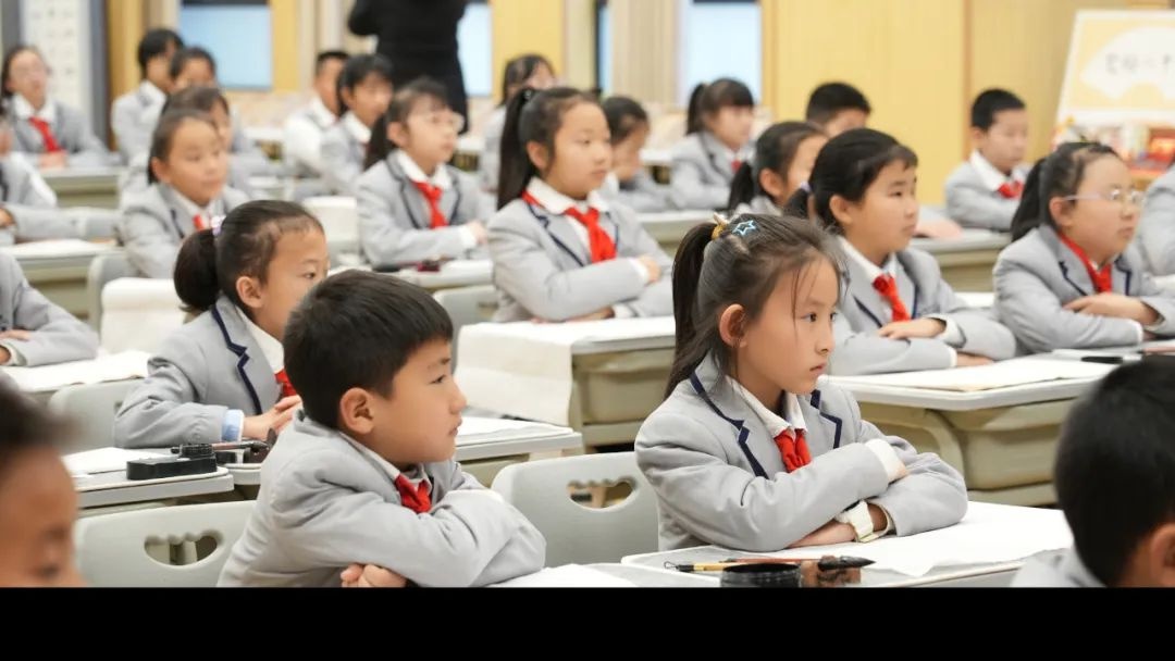 昆明海鸥体：40年人鸥和谐故事如何融入汉字？揭秘字体背后的独特魅力  第6张