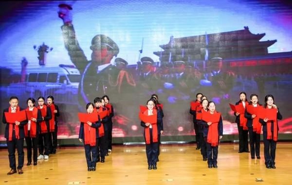 2025年元旦联欢会：庐江县城关小学师生如何用歌声与舞蹈迎接崭新的一年？  第4张