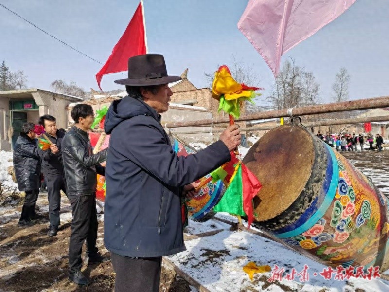 时隔14年！和政县草滩村230名村民为何重燃秧歌激情？  第1张