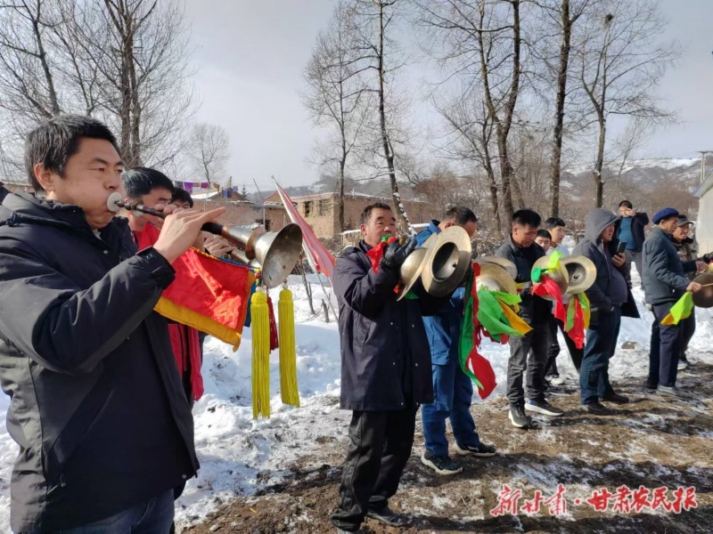 时隔14年！和政县草滩村230名村民为何重燃秧歌激情？  第2张