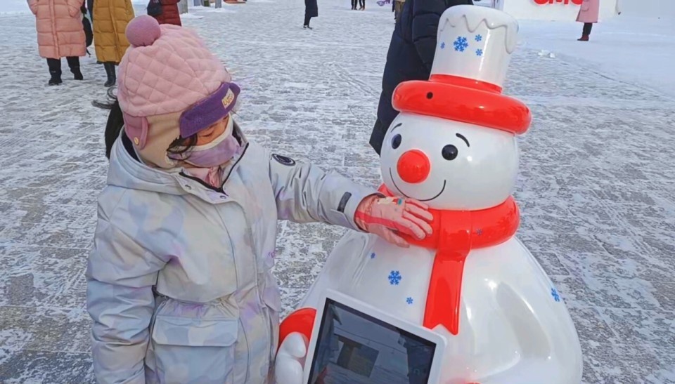 哈尔滨太阳岛雪博会惊现超萌智能雪人！它们将如何颠覆你的冰雪体验？  第2张
