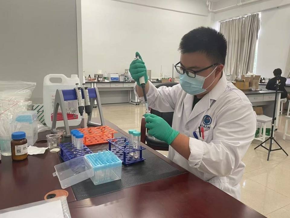 2025新年第一天，西南医科大学收到的手写感谢信背后，隐藏着怎样的感人故事？  第2张
