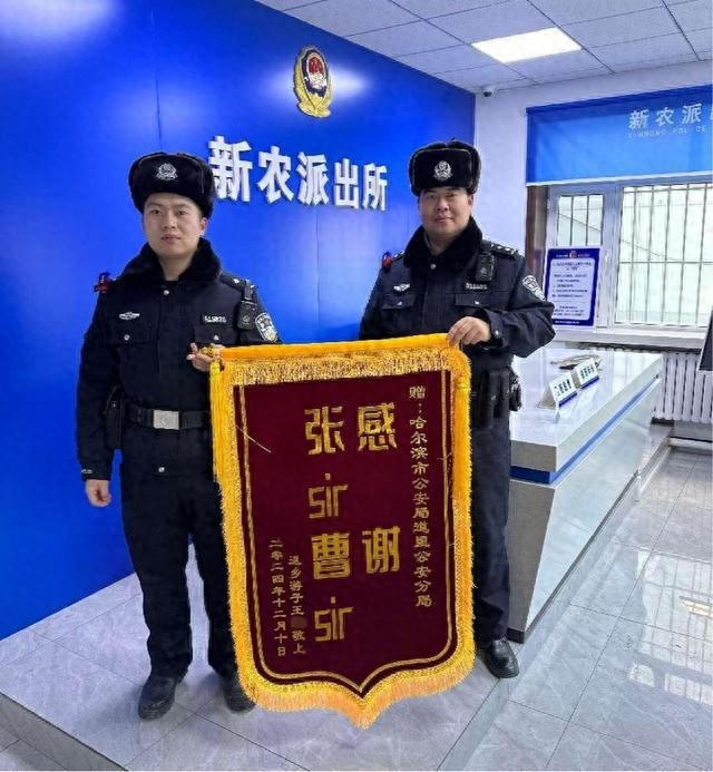 寒夜迷失方向，手机没电！民警如何让游客重燃希望？