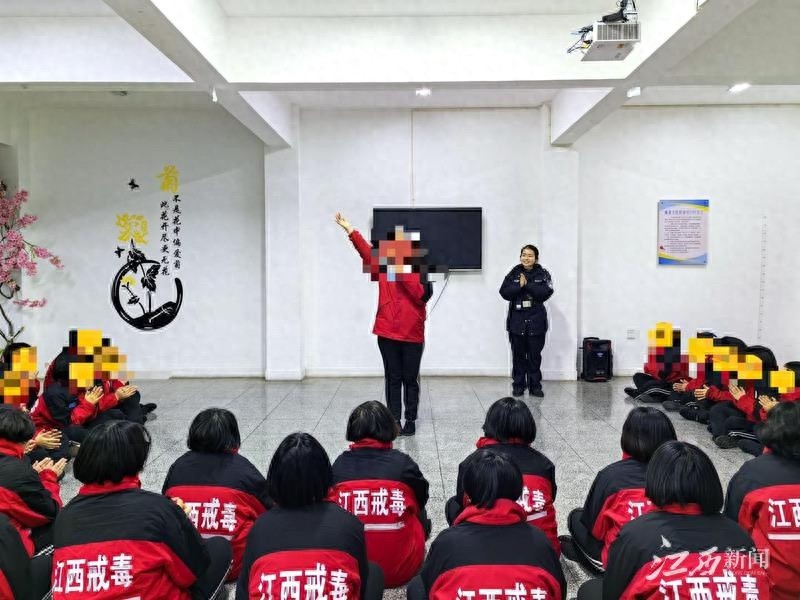 戒毒人员如何通过手工制作和联欢晚会迎接2025年？揭秘省女子戒毒所元旦主题活动  第1张