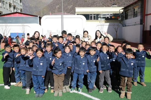 跨越2039公里的温暖!嘉荣集团如何将爱心送到偏远高原? 第2张 跨越2039公里的温暖!嘉荣集团如何将爱心送到偏远高原? 第2张