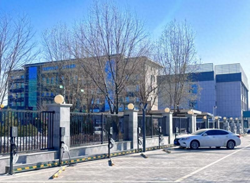 新区充电站大升级！3台160千瓦双枪直流充电桩即将投入使用，你的电动车准备好了吗？  第1张