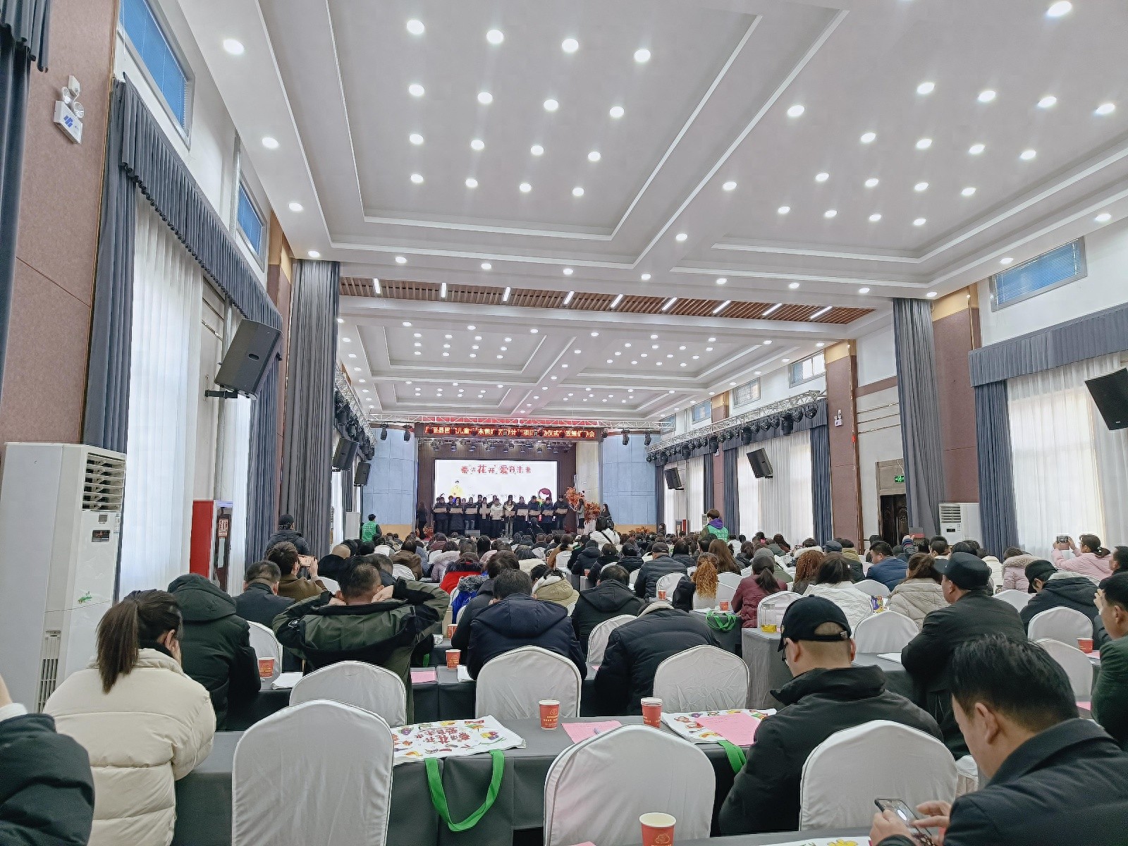 周至县启动‘周末爸妈’计划，如何为困境儿童点亮希望之光？  第1张