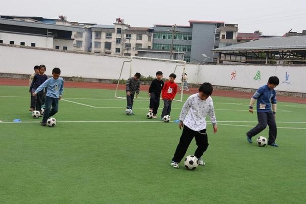 穿越时空的舞蹈！麻山镇中心小学的孩子们如何用傩舞传承千年文化？  第3张