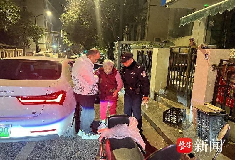 寒冬街头，老人摔倒无人问津！民警暖心救助，背后真相令人心酸