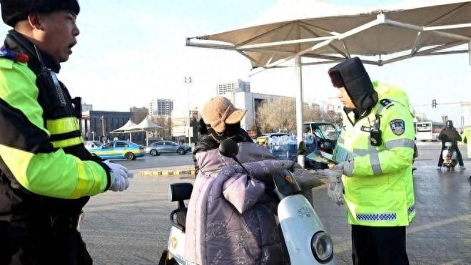 银川交警新规实施首日，头盔佩戴率飙升！你还在犹豫什么？
