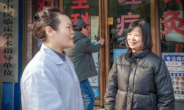 岳阳楼区唯益门诊挂牌仪式：张小红医生如何用义诊改变残障儿童的命运？  第3张