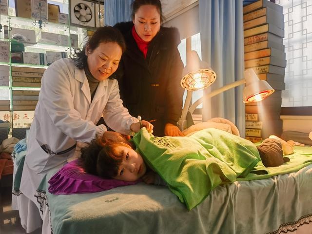 岳阳楼区唯益门诊挂牌仪式：张小红医生如何用义诊改变残障儿童的命运？  第7张