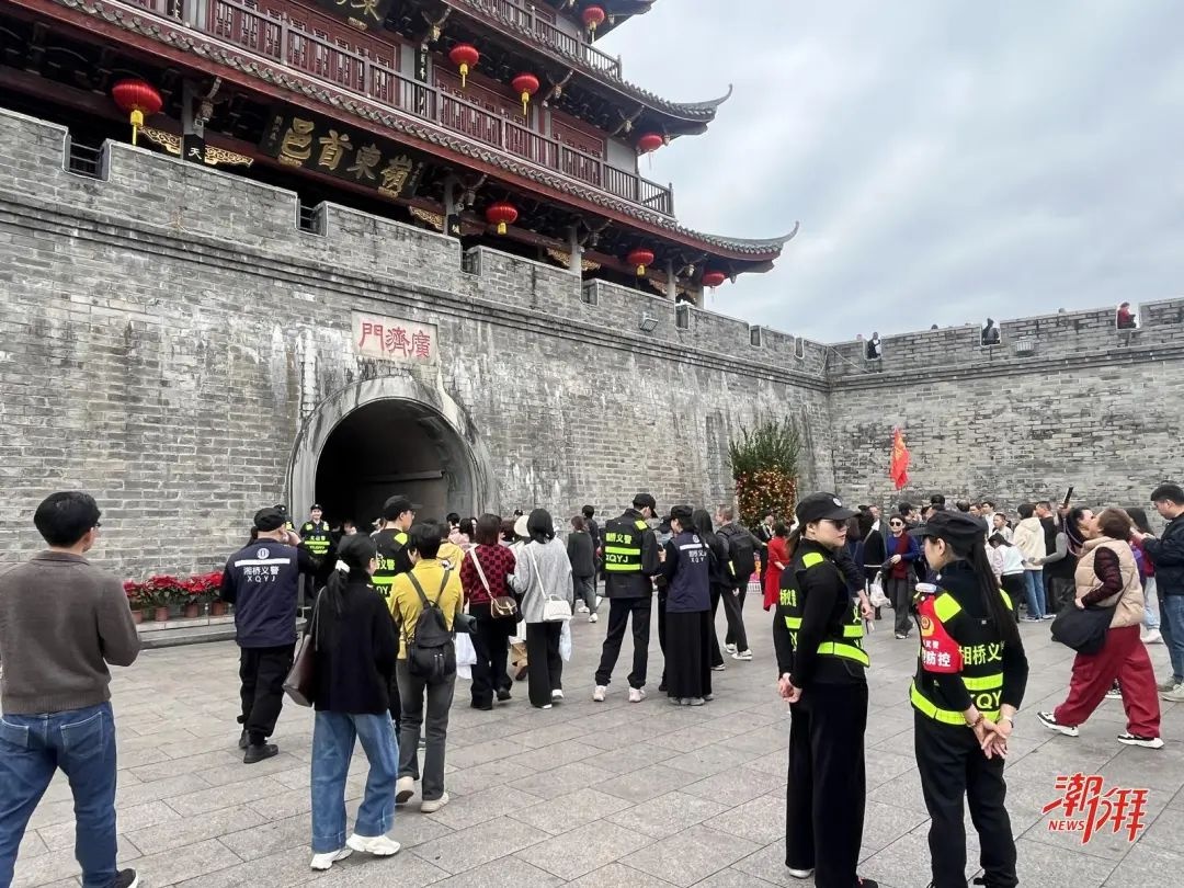 春节大家喜乐走亲访友时，谁坚守街头？是湘桥义警!  第3张