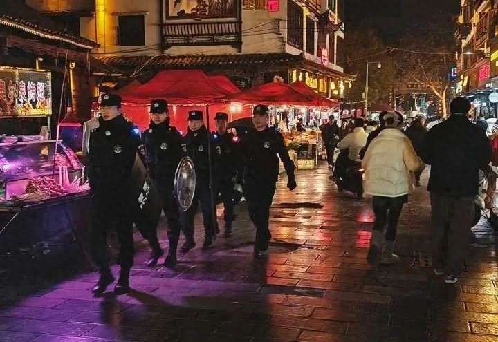 祥龙辞岁金蛇舞!毕节公安春节坚守,你知道吗?