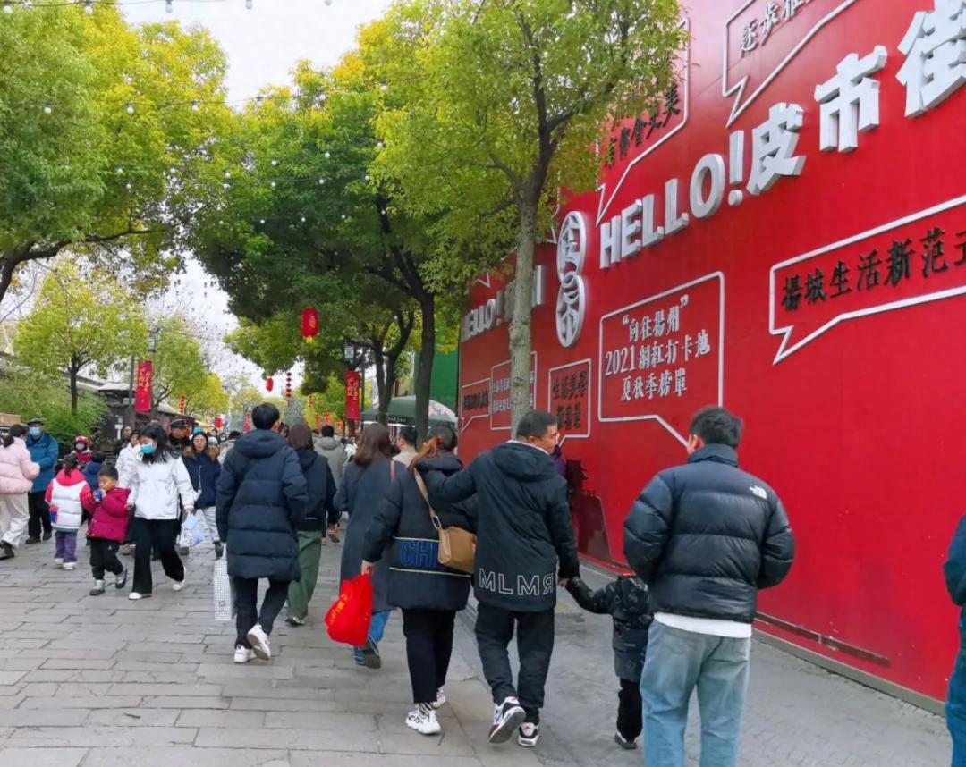 扬州皮市街春节人潮汹涌，你还能顺利骑行吗？