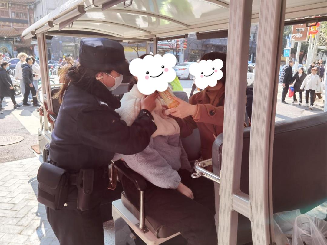 新春第一面锦旗背后的故事：民警如何连夜找回走失羊群和老人？  第4张