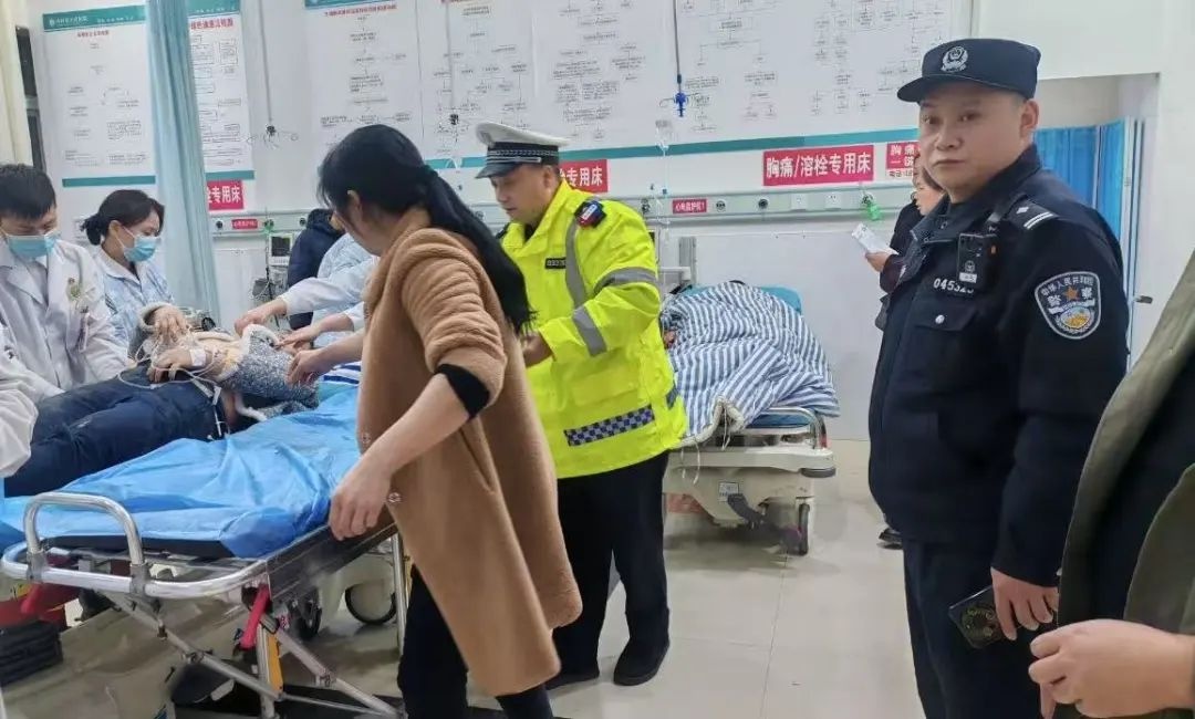 新春佳节阖家团圆时，凤冈公安争分夺秒开辟生命通道？赞  第2张