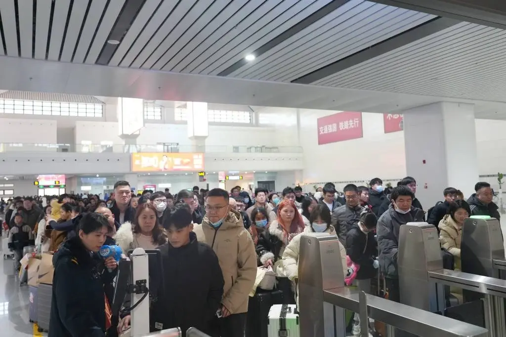 长三角铁路返程客流高峰! 如何应对? 日送270万人次!  第1张
