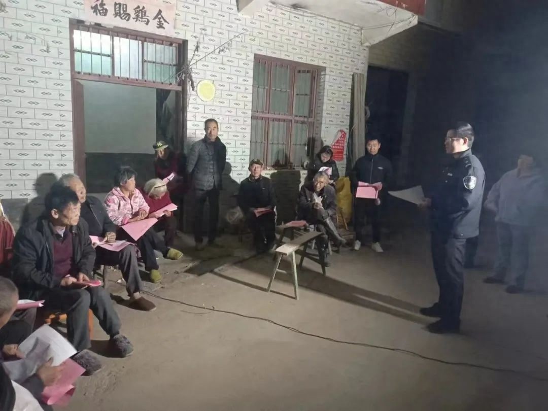 警察舍弃小家值守春节保平安，这情怀不感人吗!