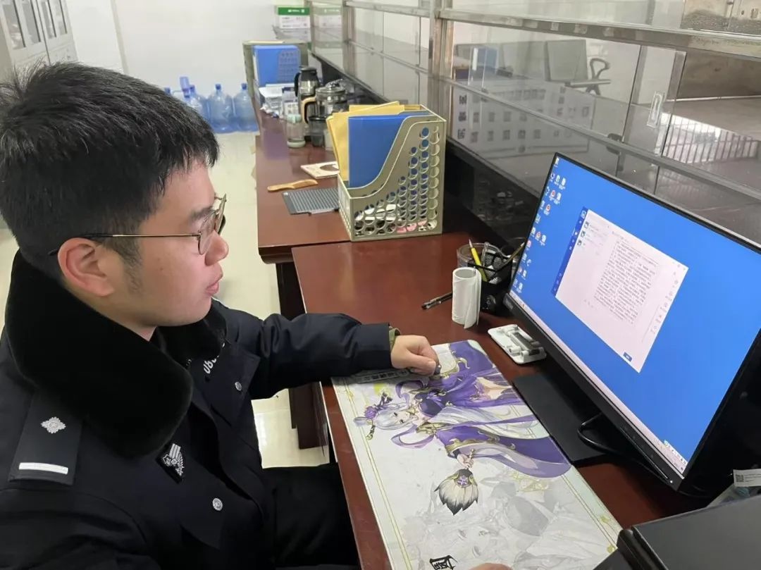 警察舍弃小家值守春节保平安,这情怀不感人吗! 第2张 警察舍弃小家值守春节保平安,这情怀不感人吗! 第2张