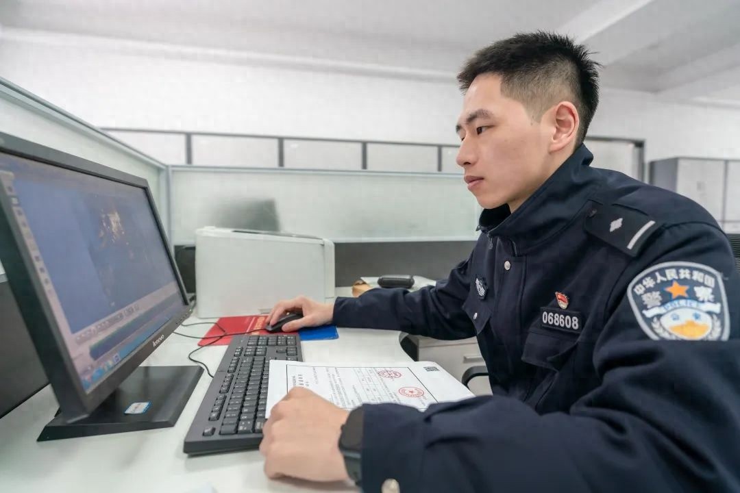 00后新警的春节日记：执勤巡逻、侦查办案，他们的春节印记你想象不到  第1张