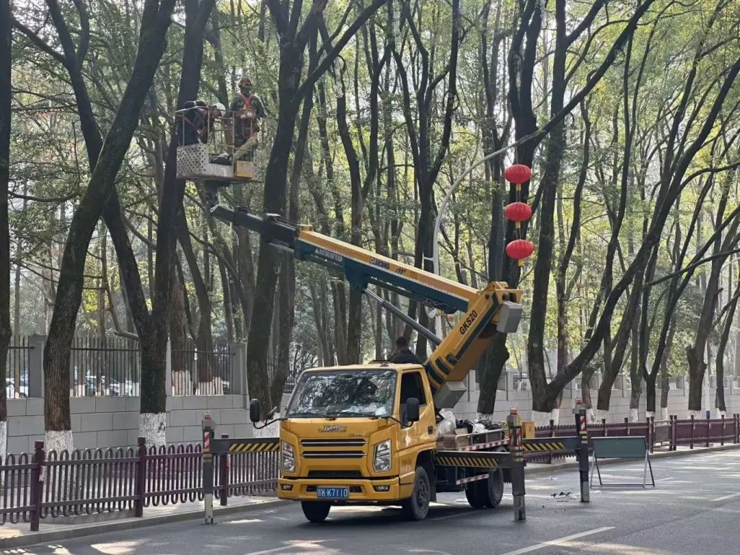 新余市如何应对罕见冬旱？揭秘抗旱浇水保绿行动背后的秘密  第1张
