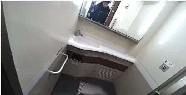 高铁全程禁烟总有人心存侥幸!你知道会被处罚吗?  第1张