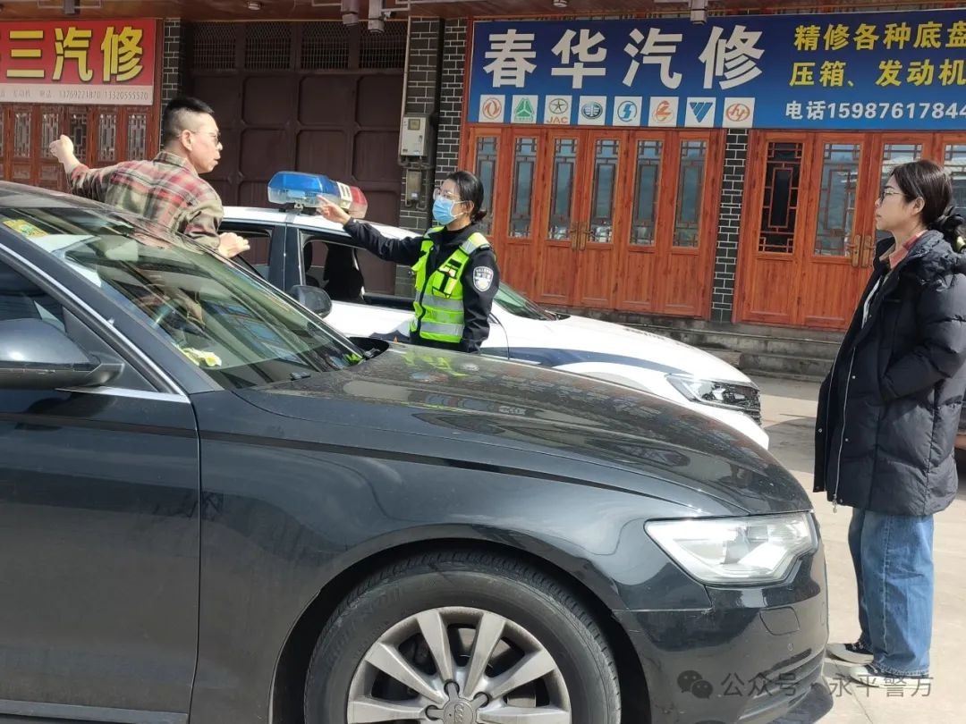 春节期间永平县交警坚守岗位：平凡点滴皆是暖!  第2张