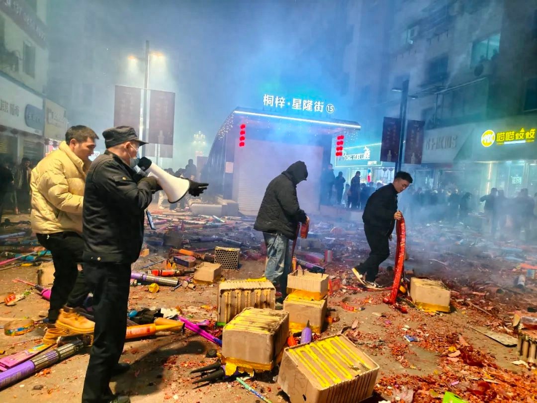 春节阖家团圆时，他们为何坚守岗位？桐梓800余名志愿者的暖心守护  第1张