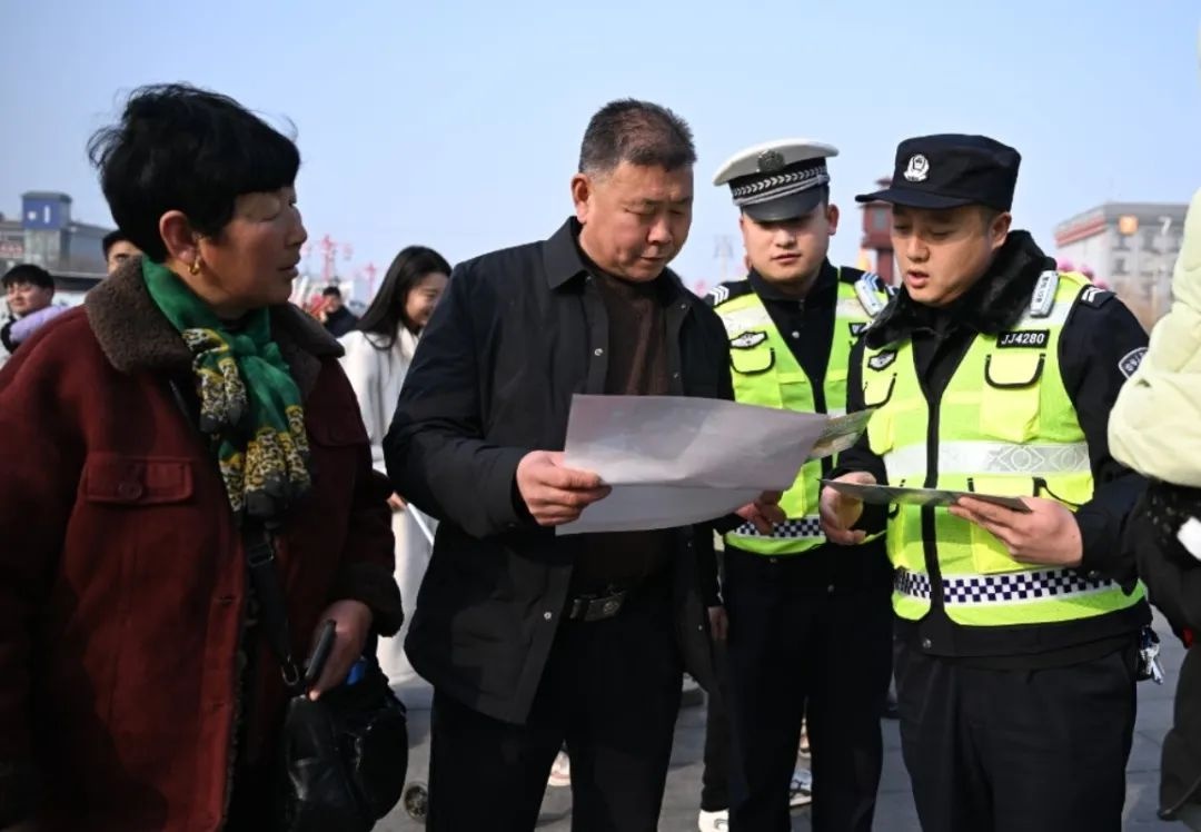 交通安全宣传进古城春节大年初五：守护独特节日氛围背后的安全秘密  第2张