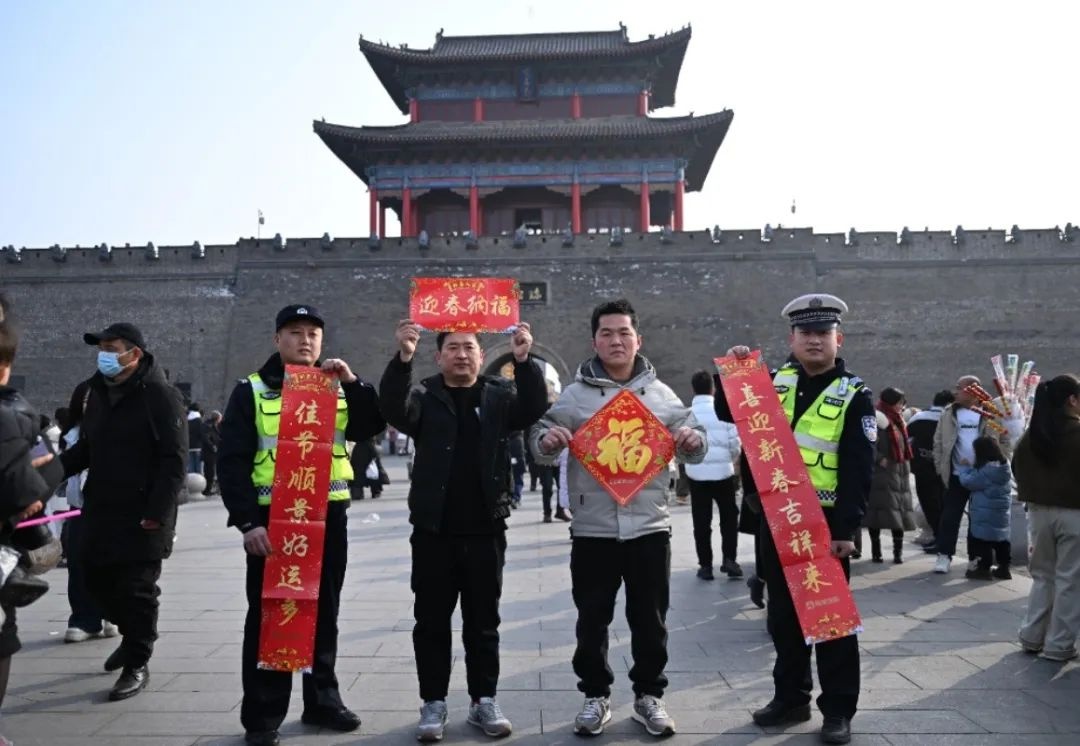 交通安全宣传进古城春节大年初五：守护独特节日氛围背后的安全秘密  第4张
