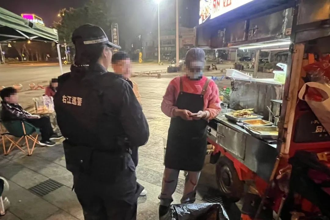 春节万家团圆时，他们为何还在街头奔波？揭秘右江公安的别样年味儿  第10张