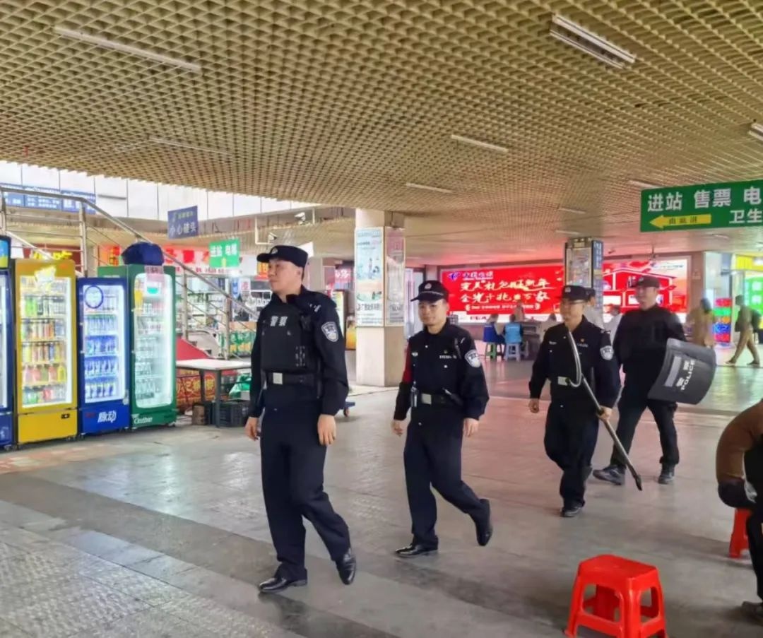 春节万家团圆时，他们为何还在街头奔波？揭秘右江公安的别样年味儿  第3张