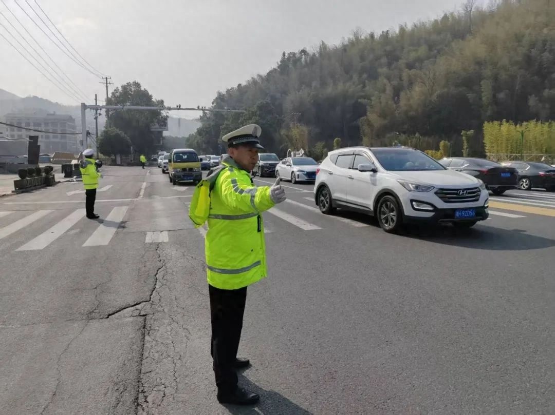 桃江返程高峰车流量剧增三倍!交警如何保畅?