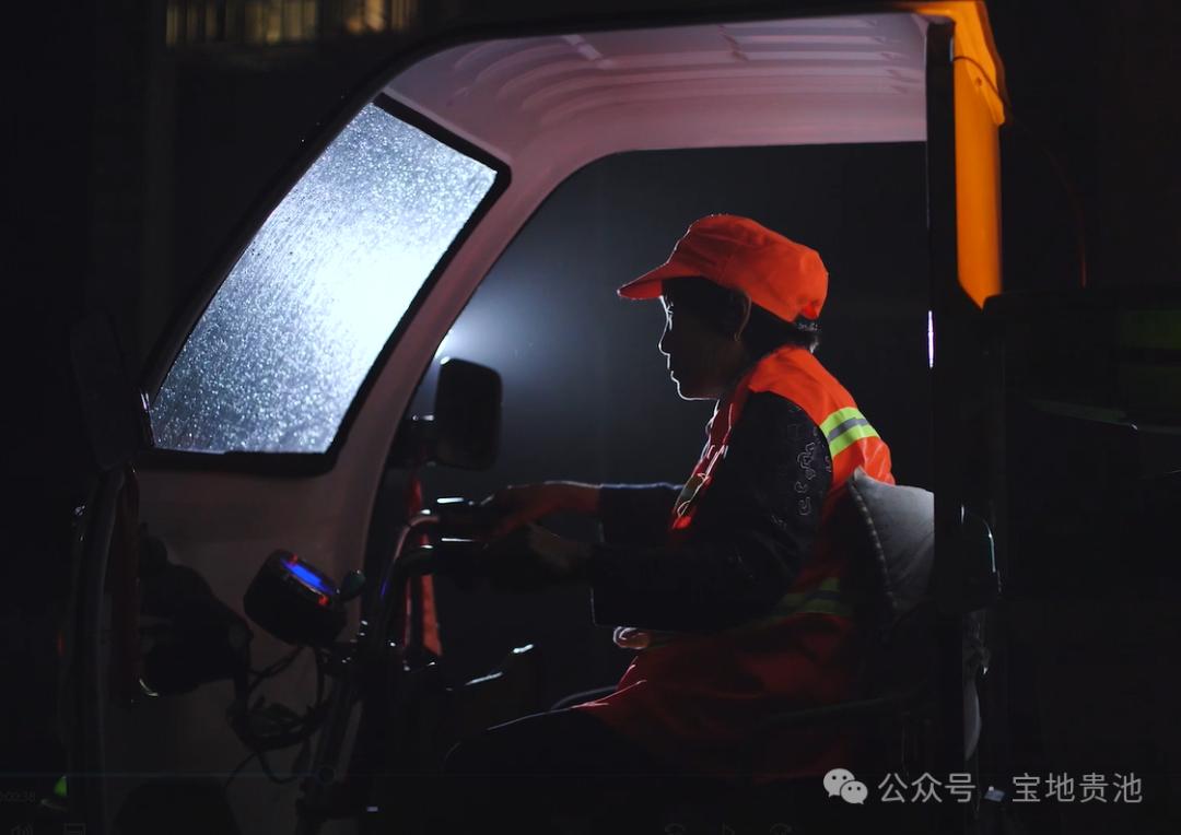 春节阖家团圆时，城管环卫坚守岗位，你知道吗？!  第3张
