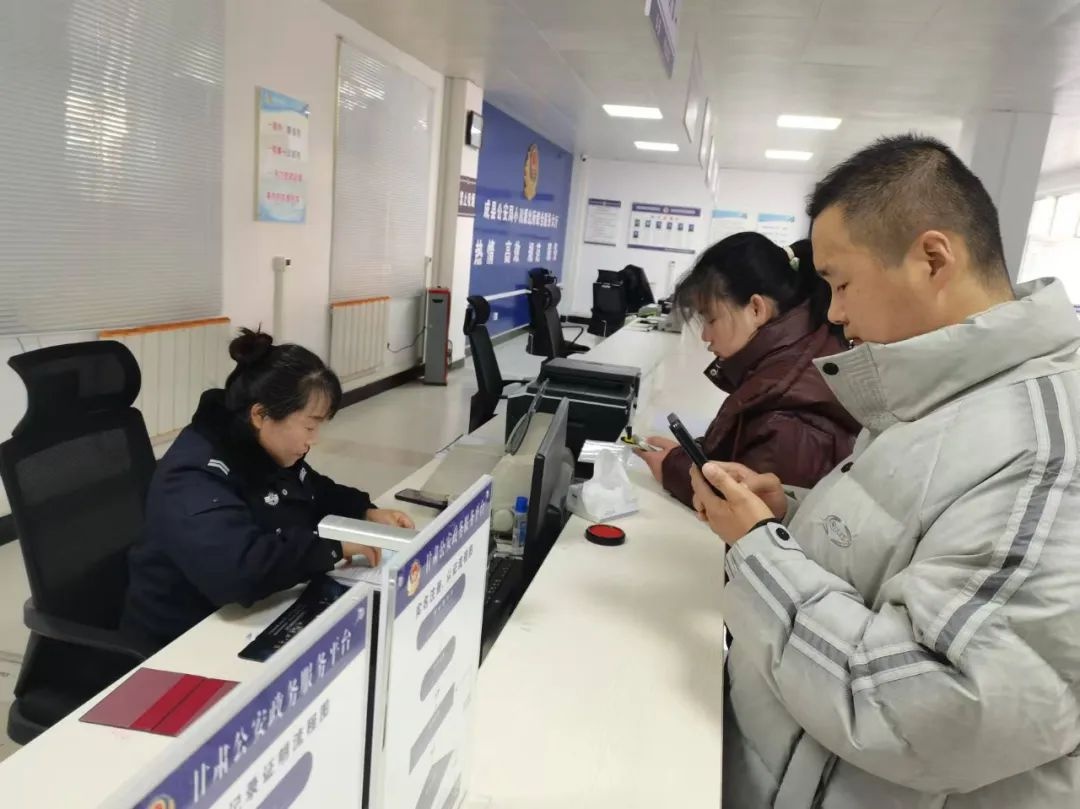 城关、河东派出所春节坚守岗位保平安！你知道他们有多拼吗?  第7张