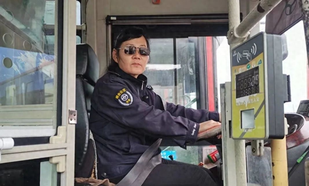 春节本应团圆，公交女职工为何坚守退休前的最后一岗？  第1张