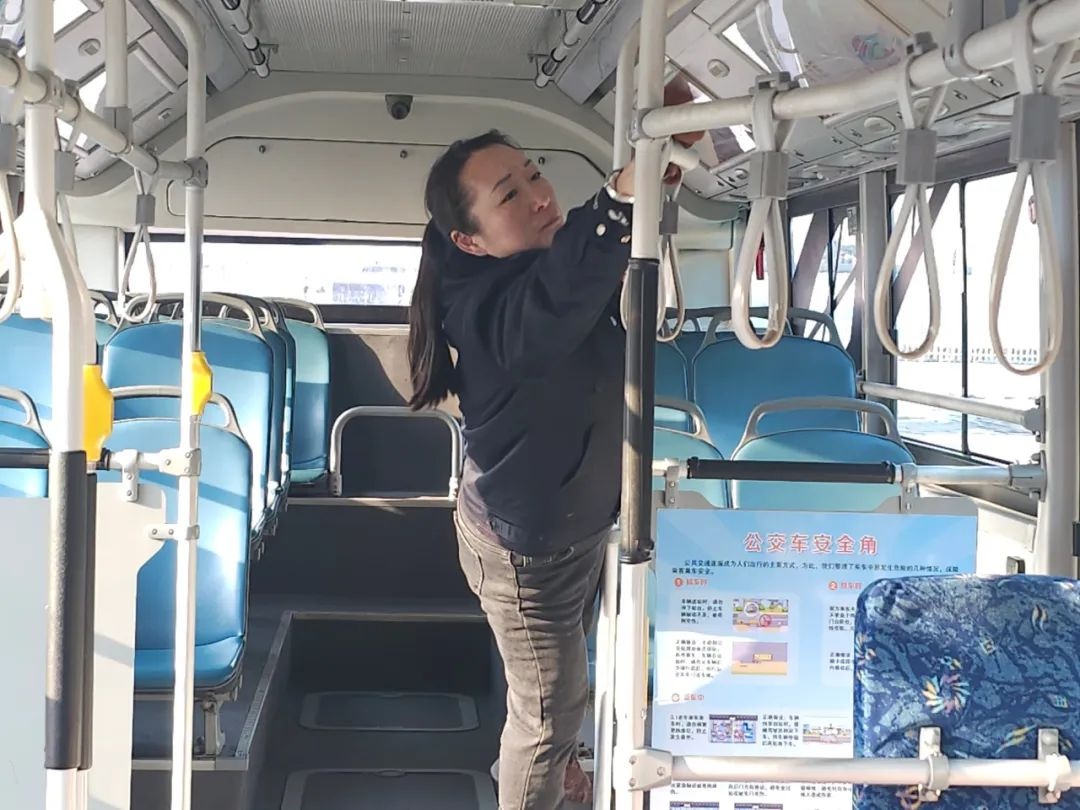 春节本应团圆，公交女职工为何坚守退休前的最后一岗？  第4张