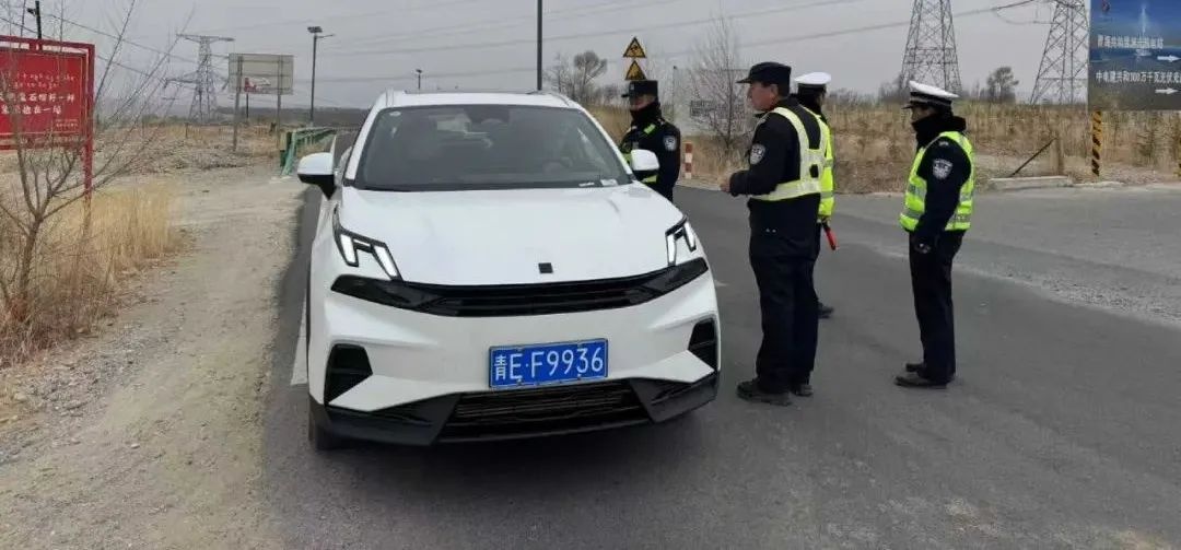 新春万家团圆时，民警为何坚守岗位?看共和县公安局铁盖派出所的大年之‘守’!  第2张