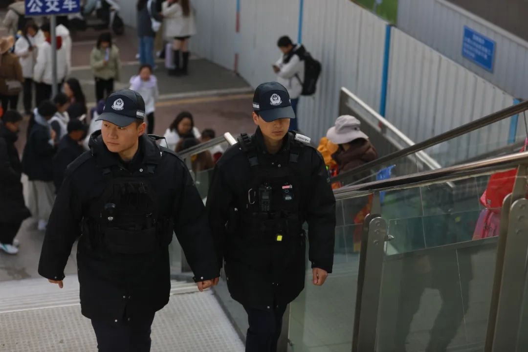 春节假期将尽大理站仍人潮汹涌！8万余人次！民警如何应对？  第2张