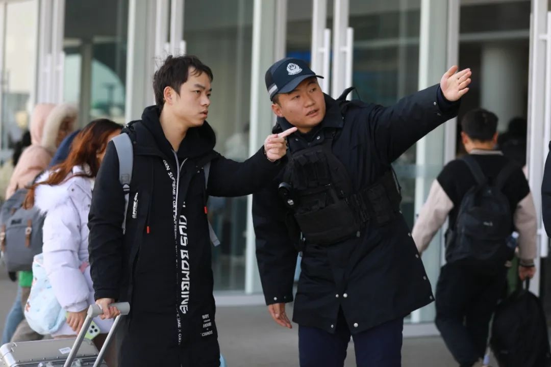 春节假期将尽大理站仍人潮汹涌！8万余人次！民警如何应对？  第6张