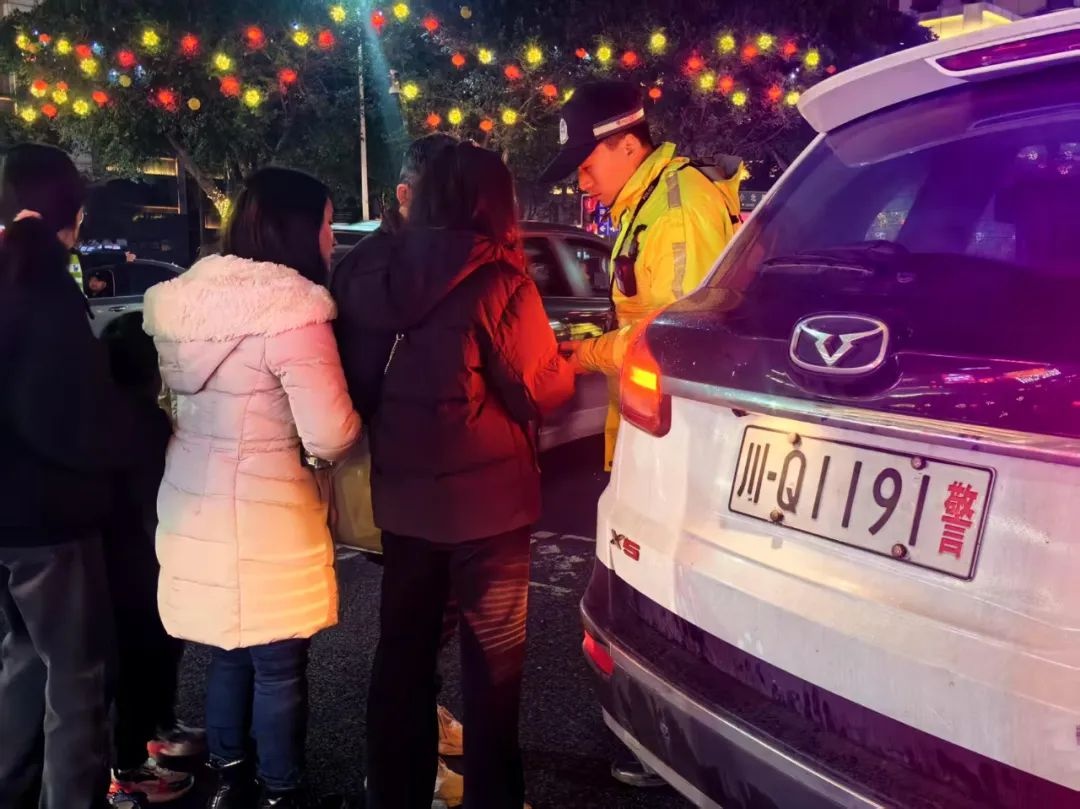 平安春运交警同行！大年初六返程，宜宾交警如何确保交通安全？  第7张