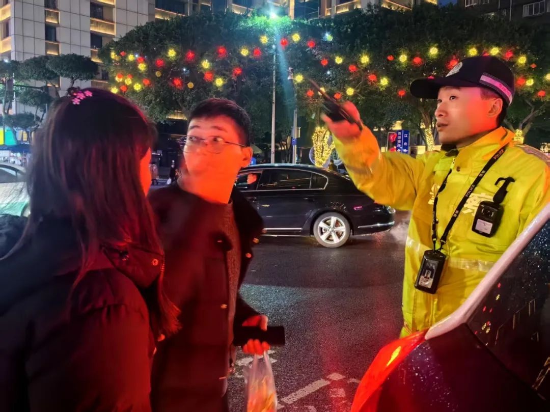 平安春运交警同行！大年初六返程，宜宾交警如何确保交通安全？  第8张