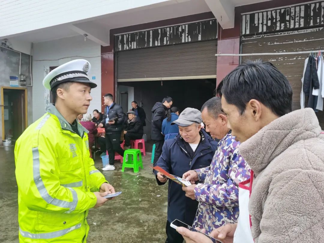 平安春运交警同行！大年初六返程，宜宾交警如何确保交通安全？  第10张