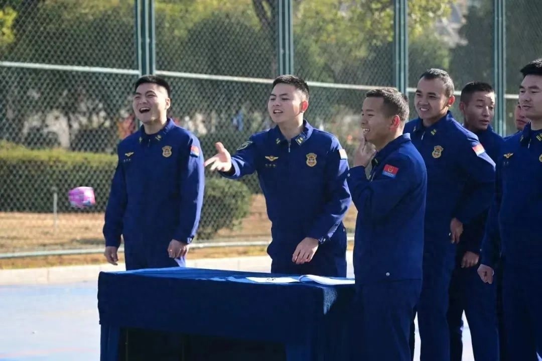 春节家人团聚时刻，消防员为何坚守岗位?看他们别样的春节!